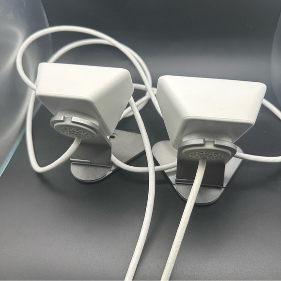 2 Xfinity Home Security Cameras – Indoor/Outdoor, Live Talk, Used - Picture 7 of 8